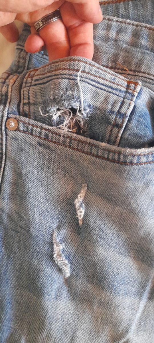 Pantalones vaqueros rotos