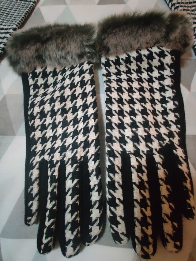 Bufanda y guantes nuevos