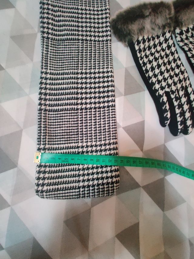 Bufanda y guantes nuevos