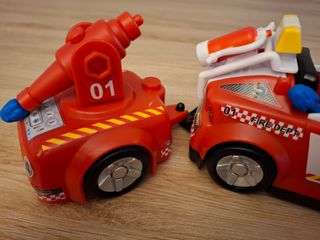 Coche Bomberos y PinyPon Action