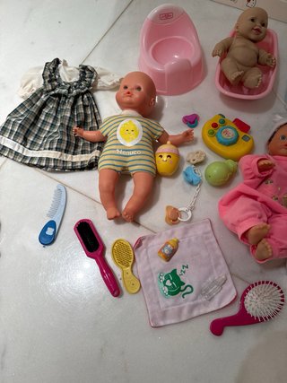 3 bebes nenuco y otro bebe y complementos