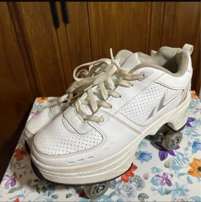 Zapatilla deportiva con rueda abatible