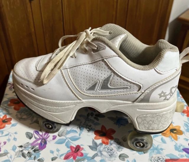 Zapatilla deportiva con rueda abatible