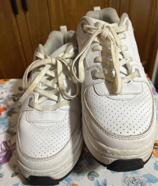 Zapatilla deportiva con rueda abatible