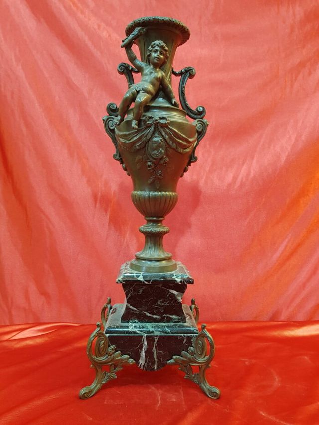 JARRON ANGELITO DE CALAMINA, MARMOL Y BRONCE