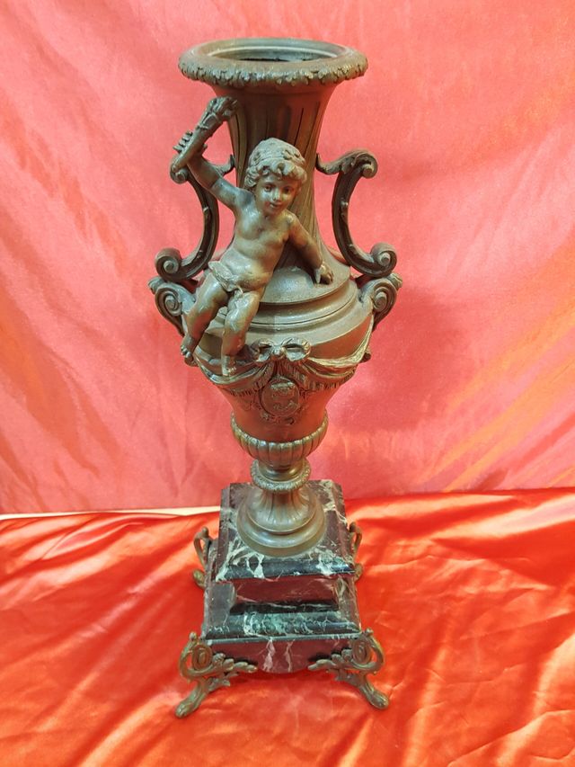 JARRON ANGELITO DE CALAMINA, MARMOL Y BRONCE