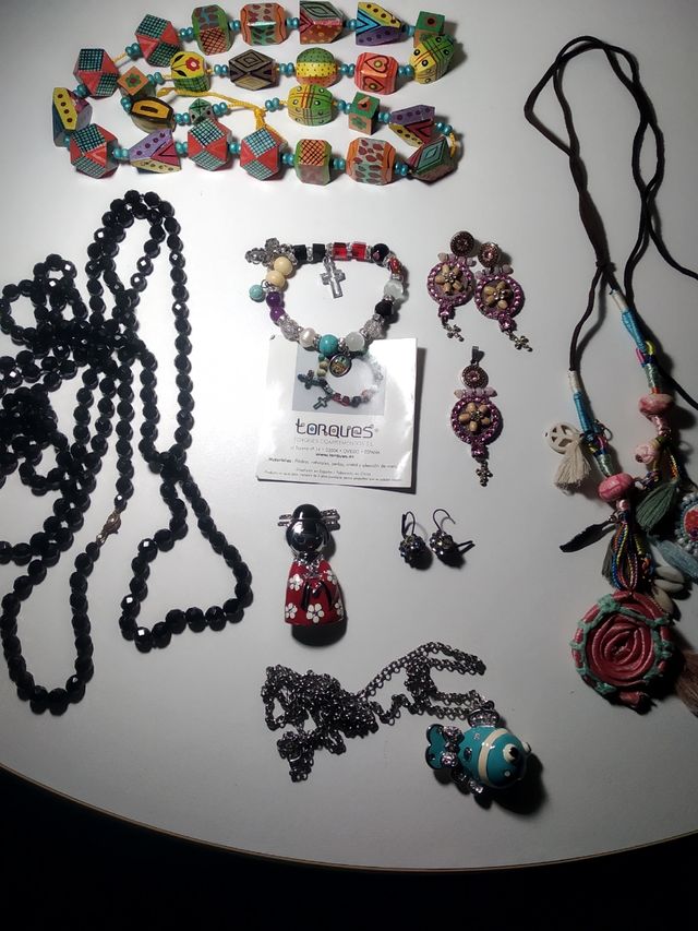 Collares,broche, pendientes..