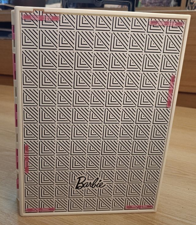 Armario barbie muñeca y complementos