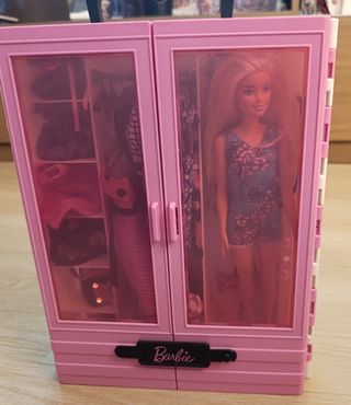 Armario barbie muñeca y complementos
