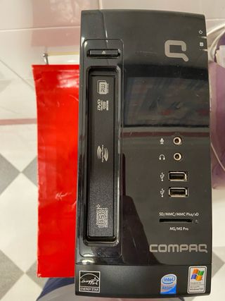 Ordenador Compaq antiguo sin fuente alimentacio