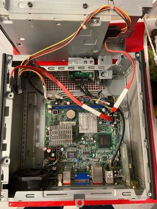 Ordenador Compaq antiguo sin fuente alimentacio