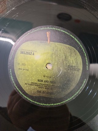 THE BEATLES NOW AND THEN NUEVO LP.