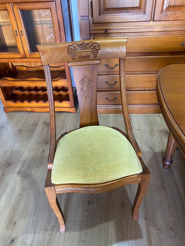 MESA DE COMEDOR Y SILLAS