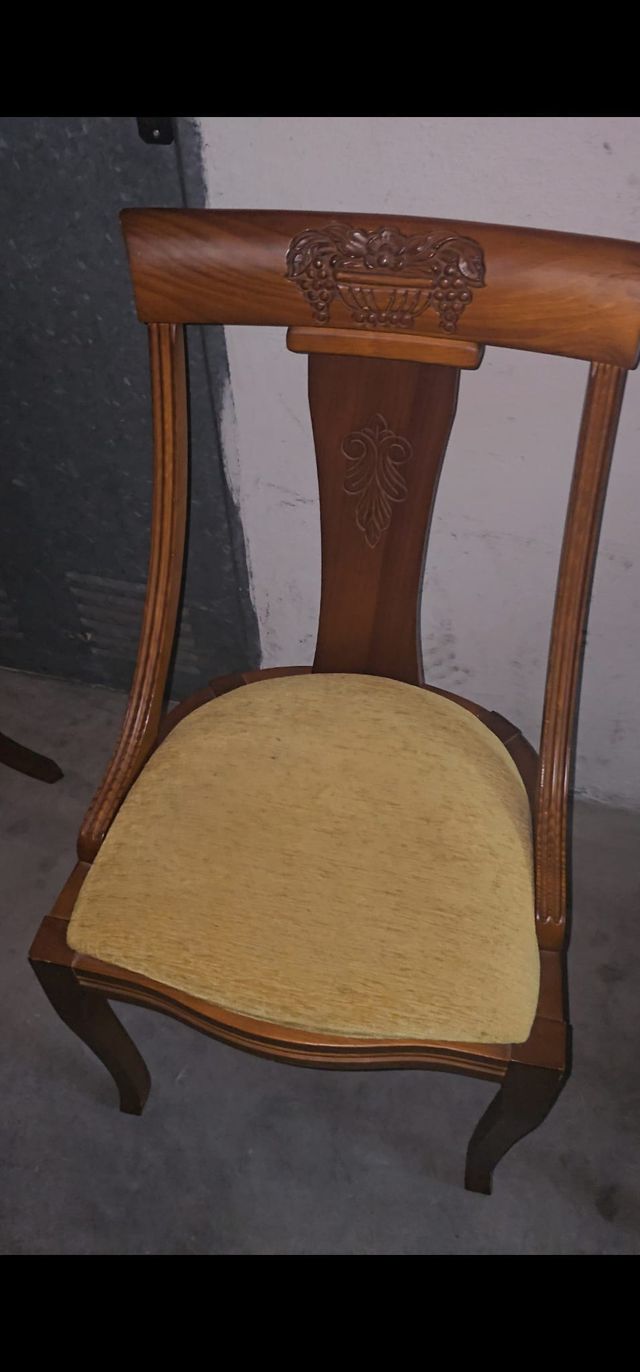 MESA DE COMEDOR Y SILLAS