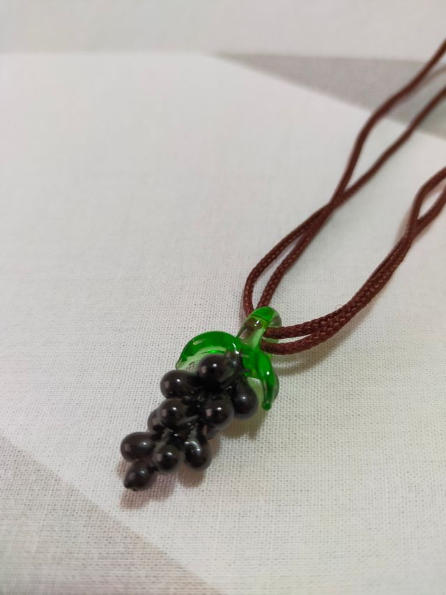 Colgante racimo de uvas de cristal