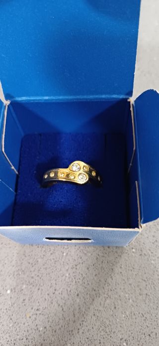 Anillo AVON modelo Cristalina