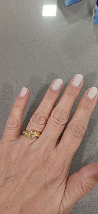 Anillo AVON modelo Cristalina