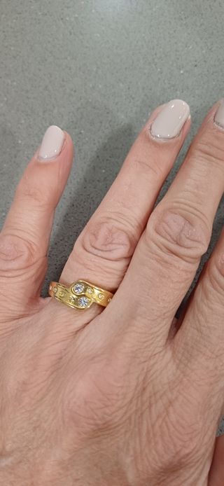 Anillo AVON modelo Cristalina