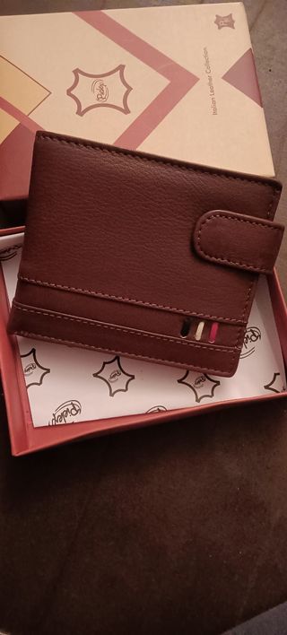Cartera de piel nueva