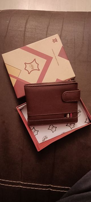 Cartera de piel nueva