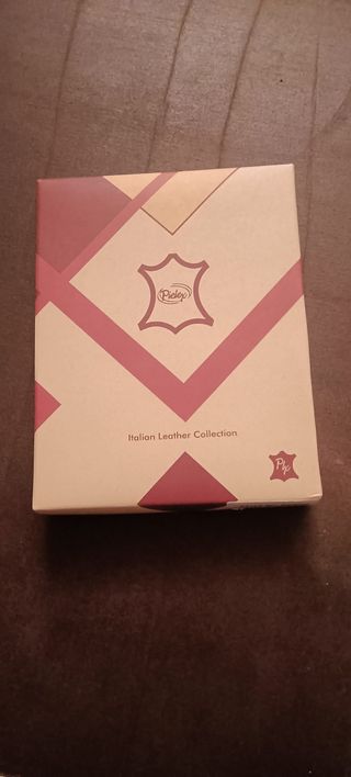 Cartera de piel nueva