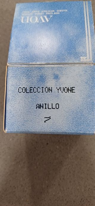 Anillo AVON modelo Yvone