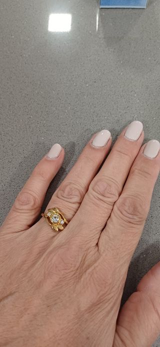 Anillo AVON modelo Yvone
