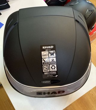 Baul Maleta Shad 29L Negro/Plata Monolock