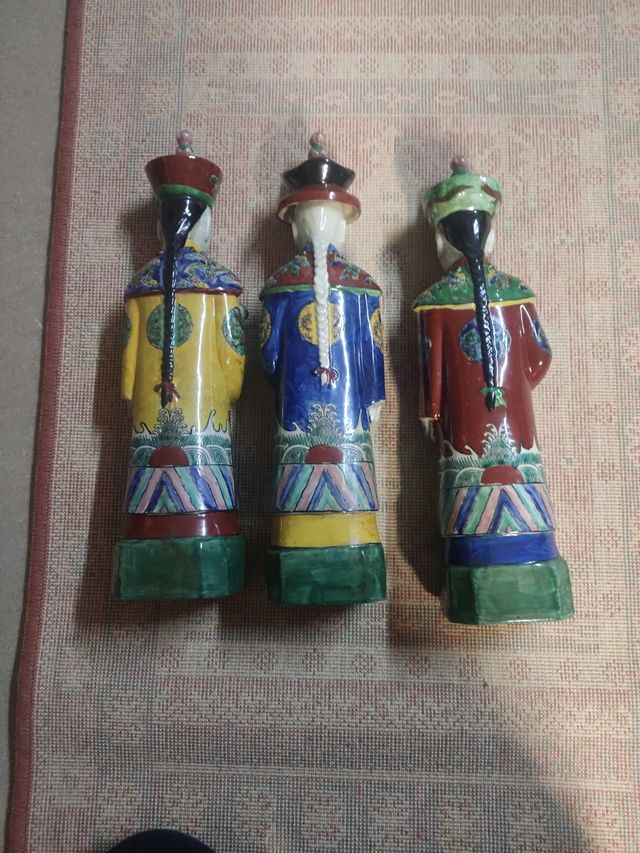 Conjunto de 3 figuras del emperador Qing LW 323