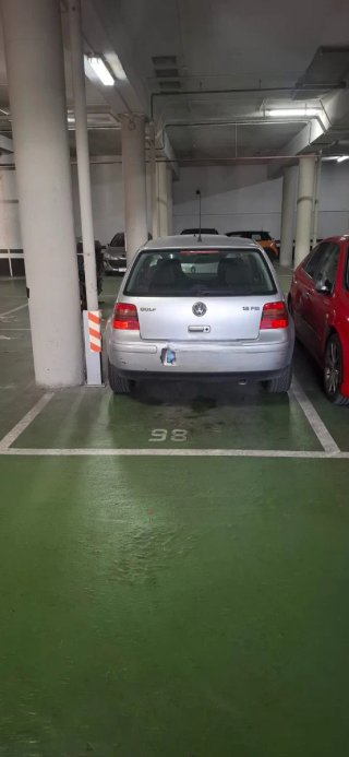 Alquilo Parcela de Garaje.