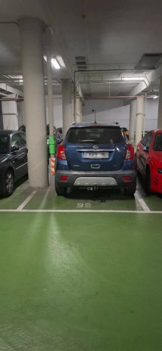 Alquilo Parcela de Garaje.