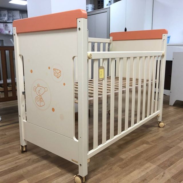Cuna,colchón, edredón y chichonera