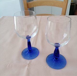 4 bicchieri acqua e 4  bicchieri vino