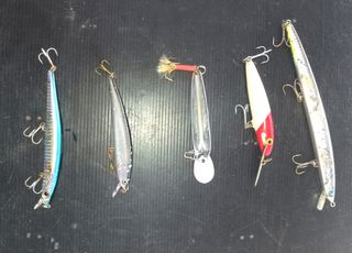 Lotto n. 5 artificiali pesca 