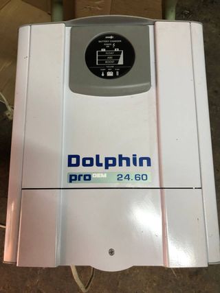 cargador de baterías náutico Dolphin Pro 24v60A 