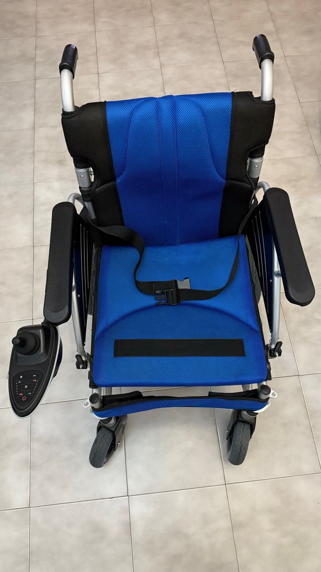 Silla de ruedas eléctrica plegable