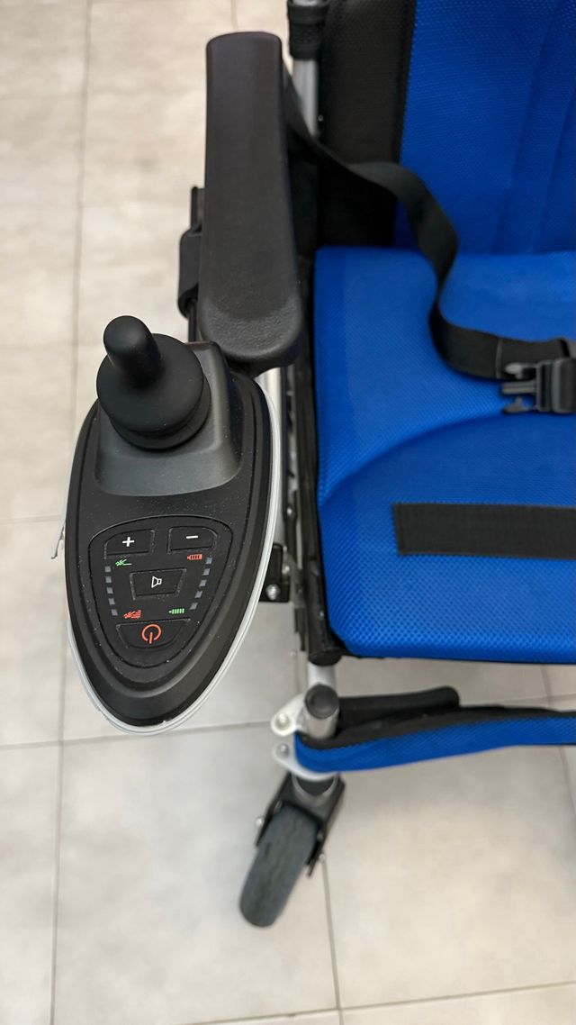 Silla de ruedas eléctrica plegable