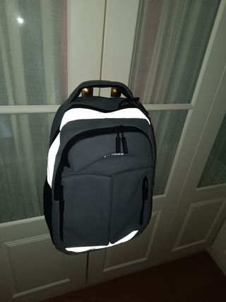 Mochila con reflectante Mc Yadra.