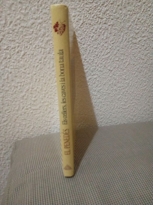 El Penedès: Els cellers, les caves i la bona taula = bodegas, cavas y buen comer = les celliers, les caves et la bonne chère = cellars, cavas, and ... und kulinarische Genüsse (Catalan Edition)