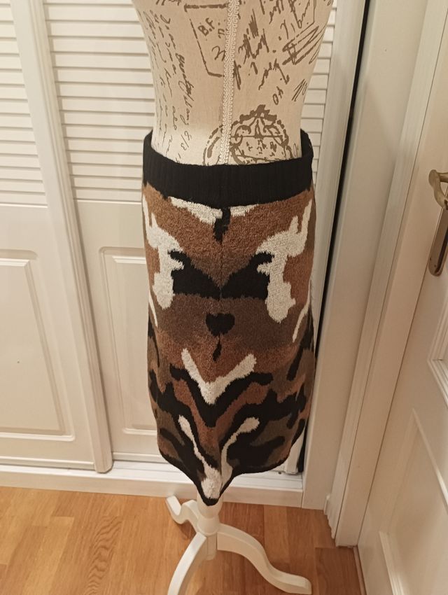 FALDA PUNTO NUEVA ZARA, T-L