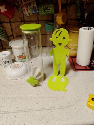 Simpatico e utile porta/dosatore cereali