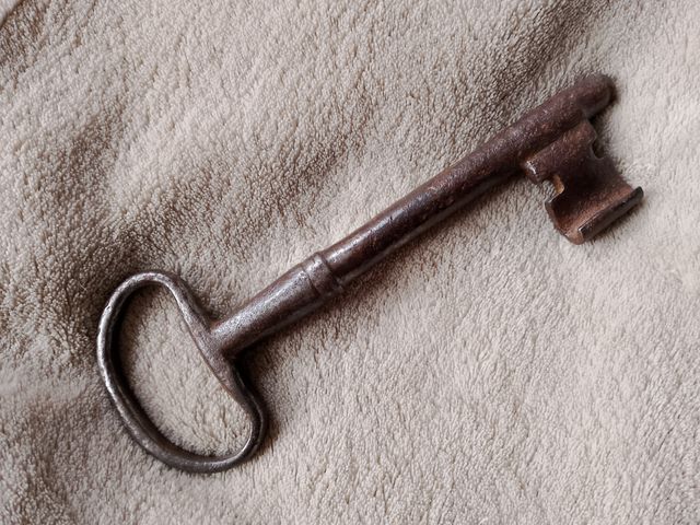 ANTIGUA GRAN LLAVE HIERRO FORJADO SIGLO XVII