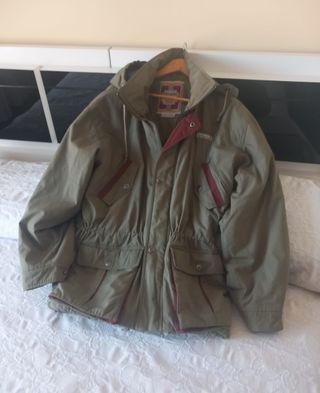 PARKA HOMBRE CON CAPUCHA.MARCA CAMPRI.Talla L..