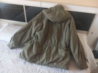 PARKA HOMBRE CON CAPUCHA.MARCA CAMPRI.Talla L..