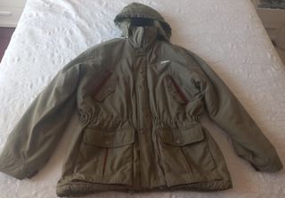 PARKA HOMBRE CON CAPUCHA.MARCA CAMPRI.Talla L..