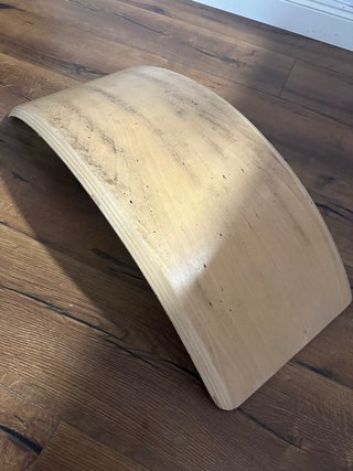 Tabla curva de haya montessori con bordes redondea
