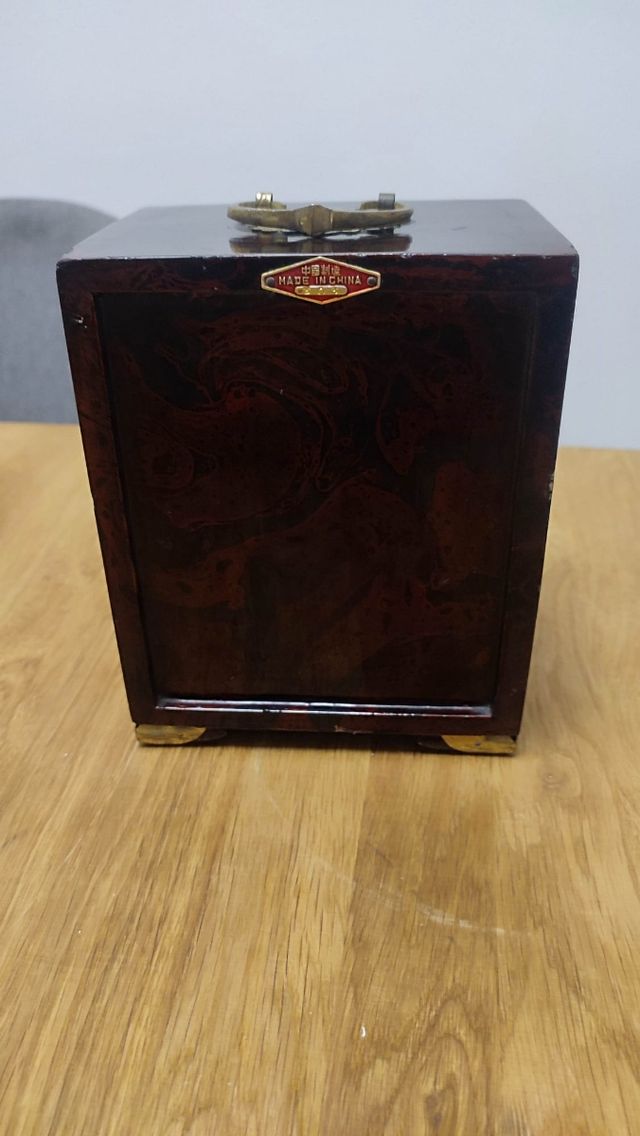 Joyero antiguo chino de cobre y nácar