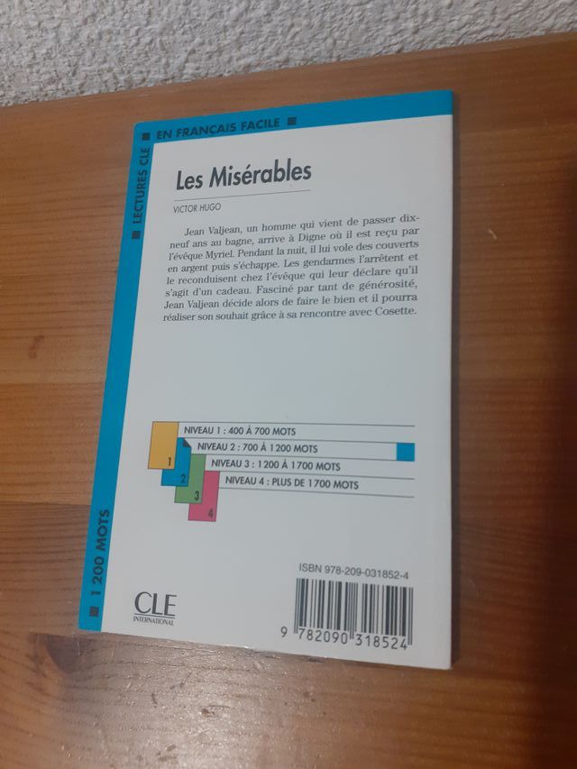 Libro Los miserables, en idioma francés, clé