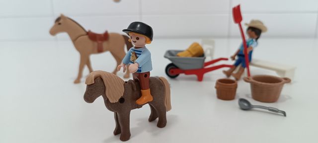 Playmobil granjeros pony niño