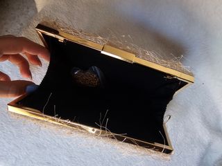 Elegante bolso clutch en beige/dorado